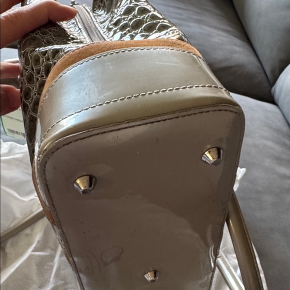 Beijo glossy deep champagne tone, faux green alligator texture, suede panel bag - Picture 9 of 10